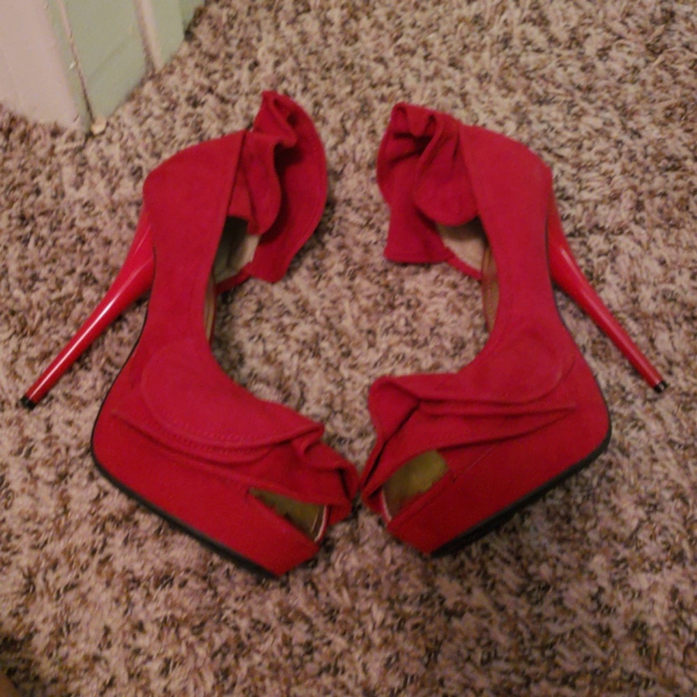 Fire Red Pumps - Picture 2 of 4